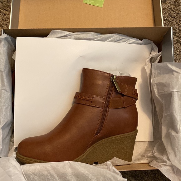NWT CLOUDWALKERS WIDE FIT Alanna Wedge Bootie - Picture 6 of 10